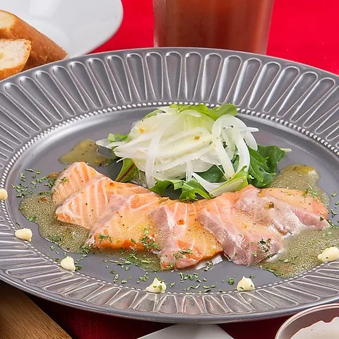 生サーモンのレモンソースカルパッチョ